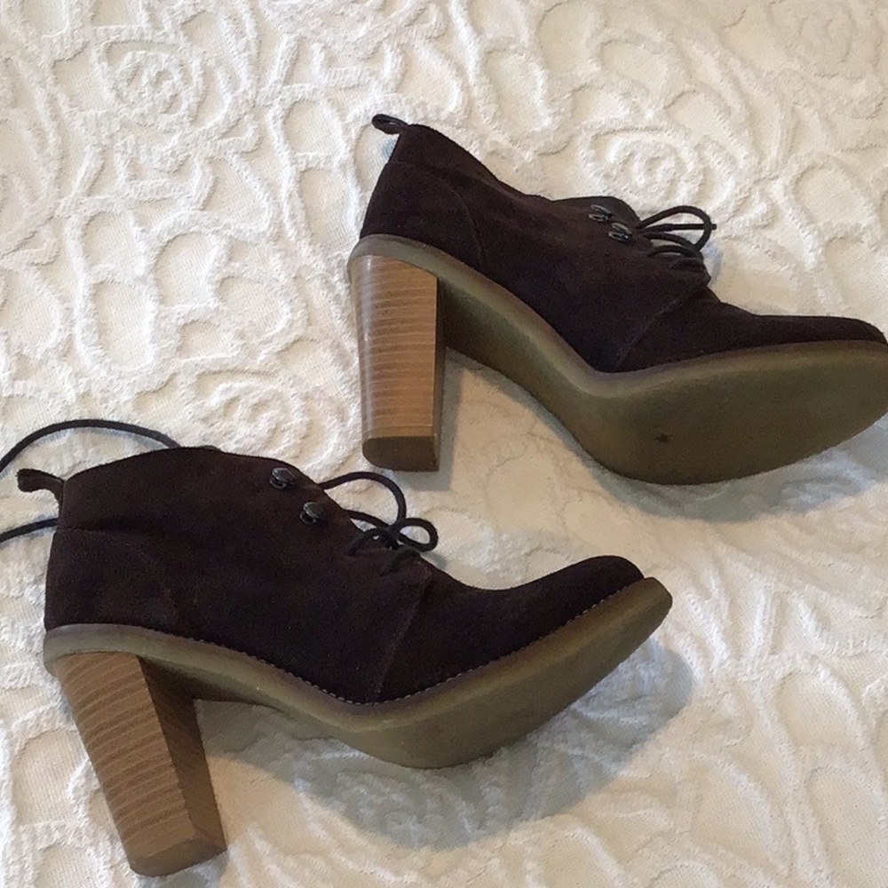 Kelsi Dagger brown suede boots